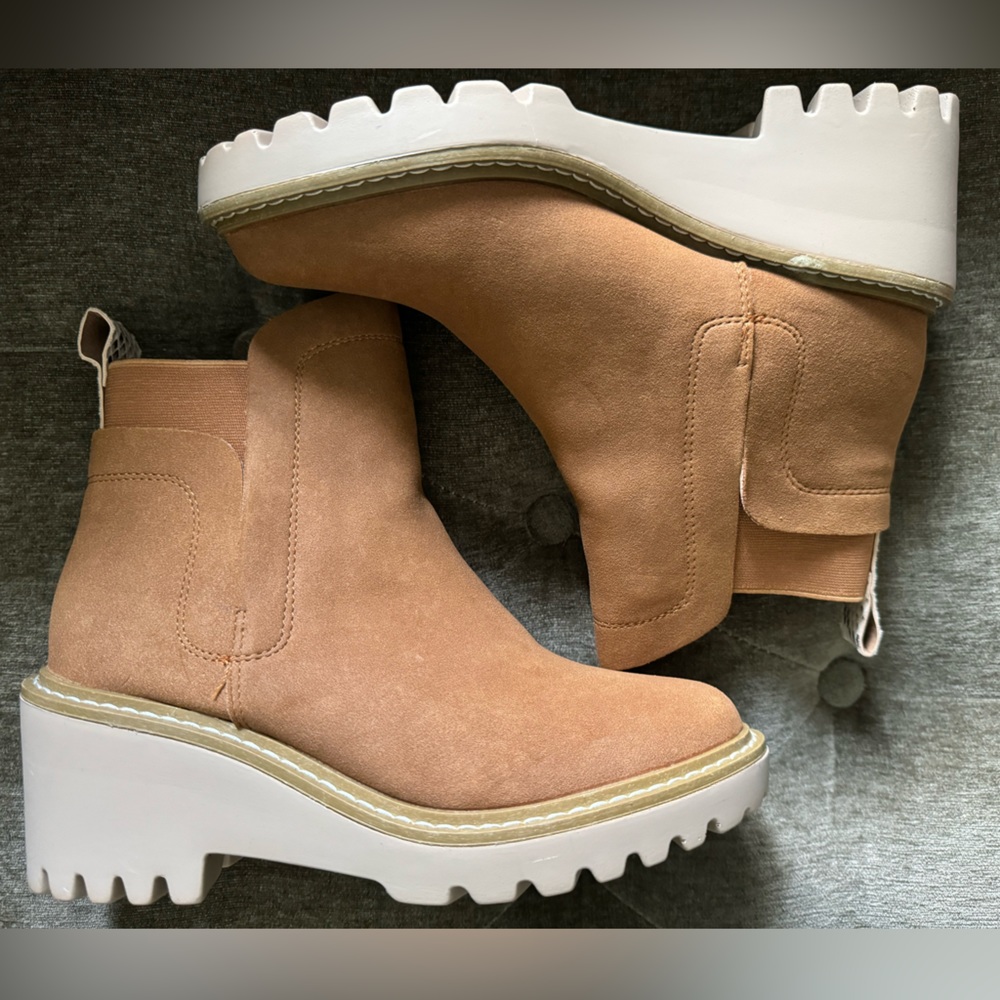 Brand new! Nicole Miller NY Tan booties